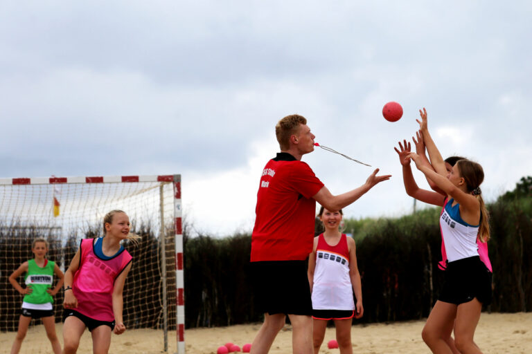 Beachhandball: Schulungen für Schiedsrichter und Schiedsrichterinnen im April