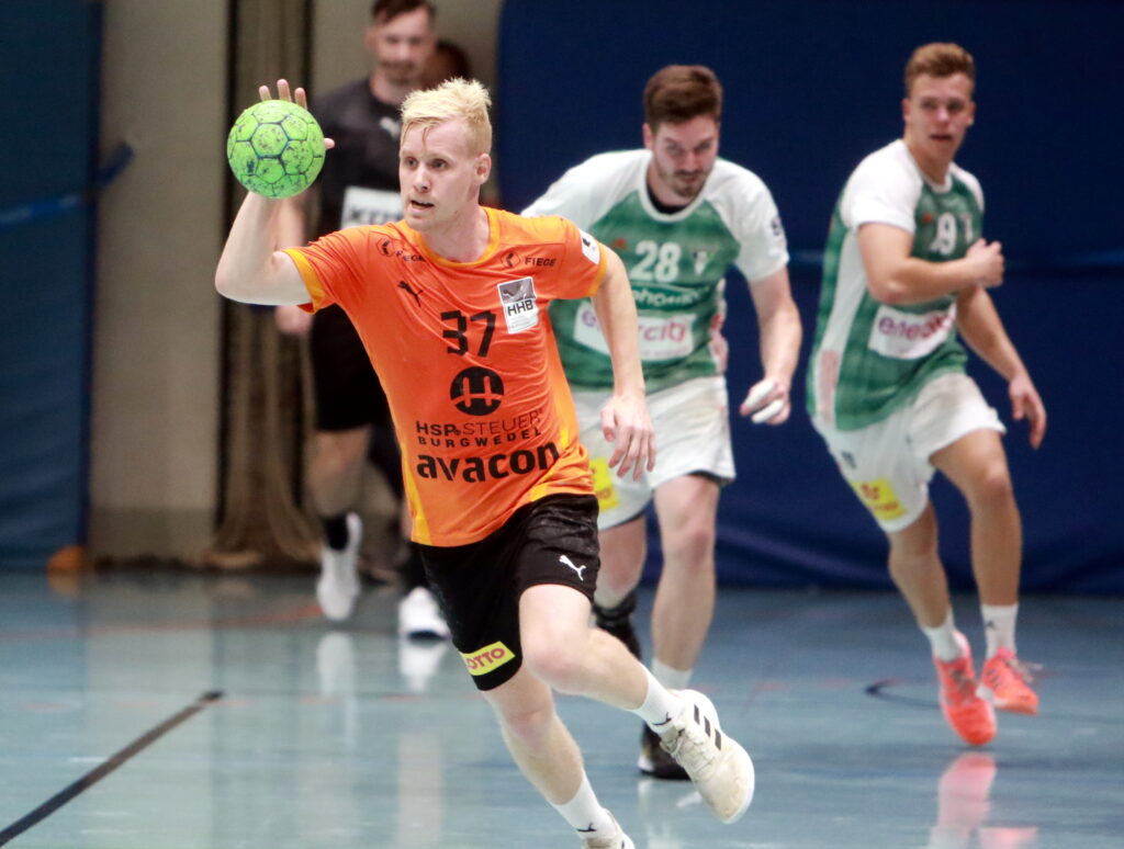 Julius Hinz im Einsatz für Handball Hannover Burgwedel im SPiel gegen die TSK Hannover-Burgdorf