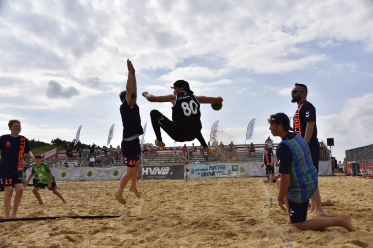 Clever in Sonne und Schatten – Warum Hautkrebsprävention beim Beachhandball so wichtig ist!