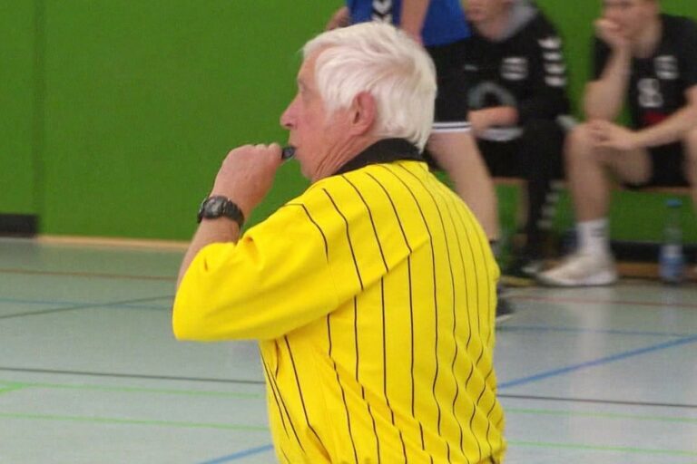 Wolfgang Peters: 86-jähriger Rekordschiedsrichter