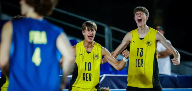 Doppelter Erfolg im Beachhandball