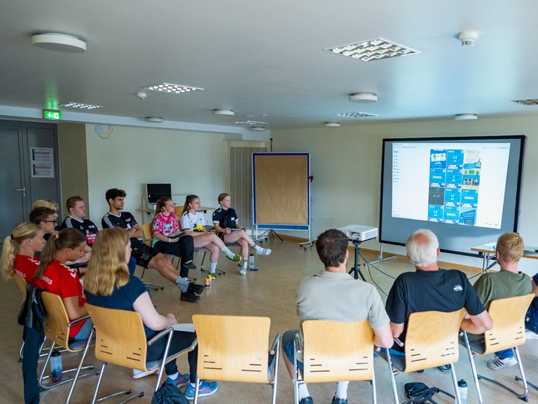 Jung vernetzt in der HRBG: Workshop für junge Engagierte